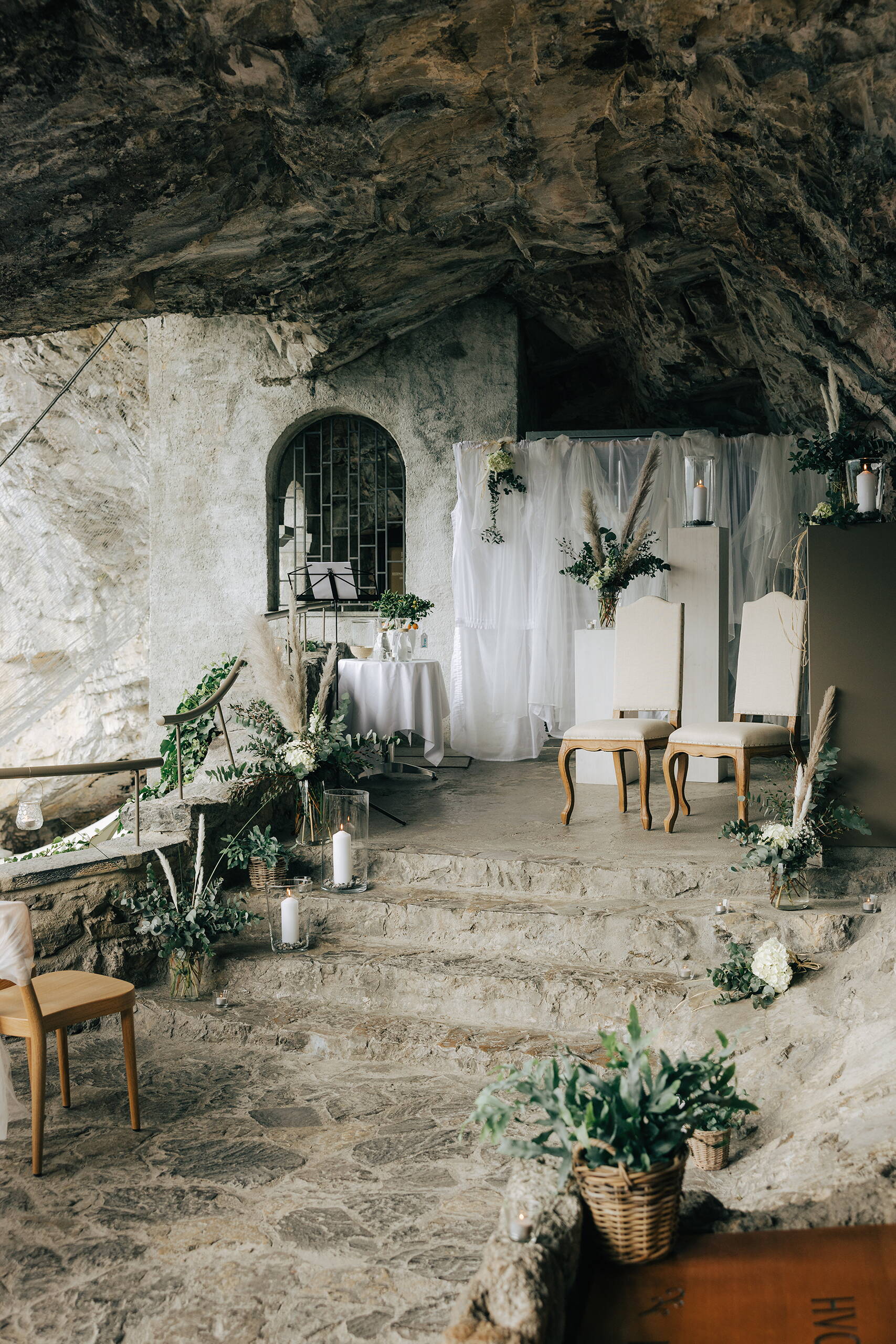 Heiraten am Fels – St. Beatus-Höhlen